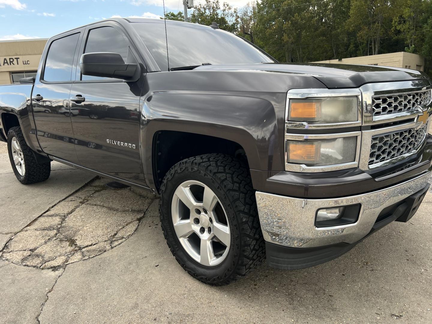 2014 Dark Granite /Gray Chevrolet Silverado 1500 LT (3GCPCREC7EG) with an 5.3L V8 engine, 6-Speed Automatic transmission, located at 4520 Airline Hwy, Baton Rouge, LA, 70805, (225) 357-1497, 30.509325, -91.145432 - 2014 Chevrolet Silverado 1500 Crew Cab LT 2WD 5.3 V8 Gas, 187K Miles, Power Seat, Windows, Locks & Mirrors, Cold A/C, Backup Camera, 20" Alloy Wheels, Tow Package. FOR INFO PLEASE CONTACT JEFF AT 225-413-0981. CHECK OUT OUR A+ RATING WITH THE BETTER BUSINESS BUREAU. WE HAVE BEEN A FAMILY OWNED AND- Photo#3