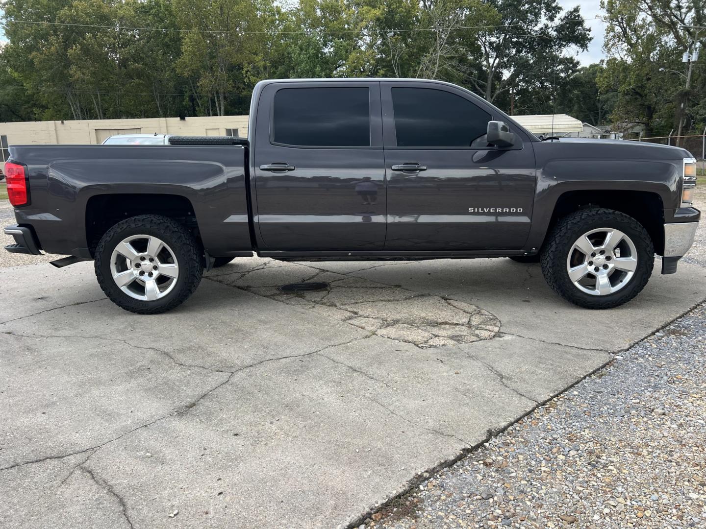 2014 Dark Granite /Gray Chevrolet Silverado 1500 LT (3GCPCREC7EG) with an 5.3L V8 engine, 6-Speed Automatic transmission, located at 4520 Airline Hwy, Baton Rouge, LA, 70805, (225) 357-1497, 30.509325, -91.145432 - 2014 Chevrolet Silverado 1500 Crew Cab LT 2WD 5.3 V8 Gas, 187K Miles, Power Seat, Windows, Locks & Mirrors, Cold A/C, Backup Camera, 20" Alloy Wheels, Tow Package. FOR INFO PLEASE CONTACT JEFF AT 225-413-0981. CHECK OUT OUR A+ RATING WITH THE BETTER BUSINESS BUREAU. WE HAVE BEEN A FAMILY OWNED AND- Photo#4