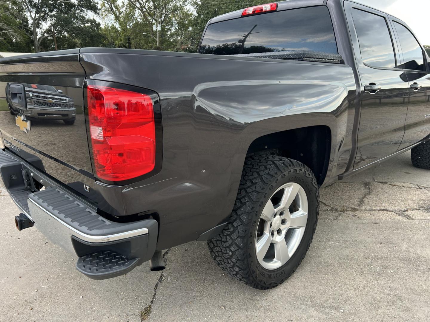 2014 Dark Granite /Gray Chevrolet Silverado 1500 LT (3GCPCREC7EG) with an 5.3L V8 engine, 6-Speed Automatic transmission, located at 4520 Airline Hwy, Baton Rouge, LA, 70805, (225) 357-1497, 30.509325, -91.145432 - 2014 Chevrolet Silverado 1500 Crew Cab LT 2WD 5.3 V8 Gas, 187K Miles, Power Seat, Windows, Locks & Mirrors, Cold A/C, Backup Camera, 20" Alloy Wheels, Tow Package. FOR INFO PLEASE CONTACT JEFF AT 225-413-0981. CHECK OUT OUR A+ RATING WITH THE BETTER BUSINESS BUREAU. WE HAVE BEEN A FAMILY OWNED AND- Photo#5