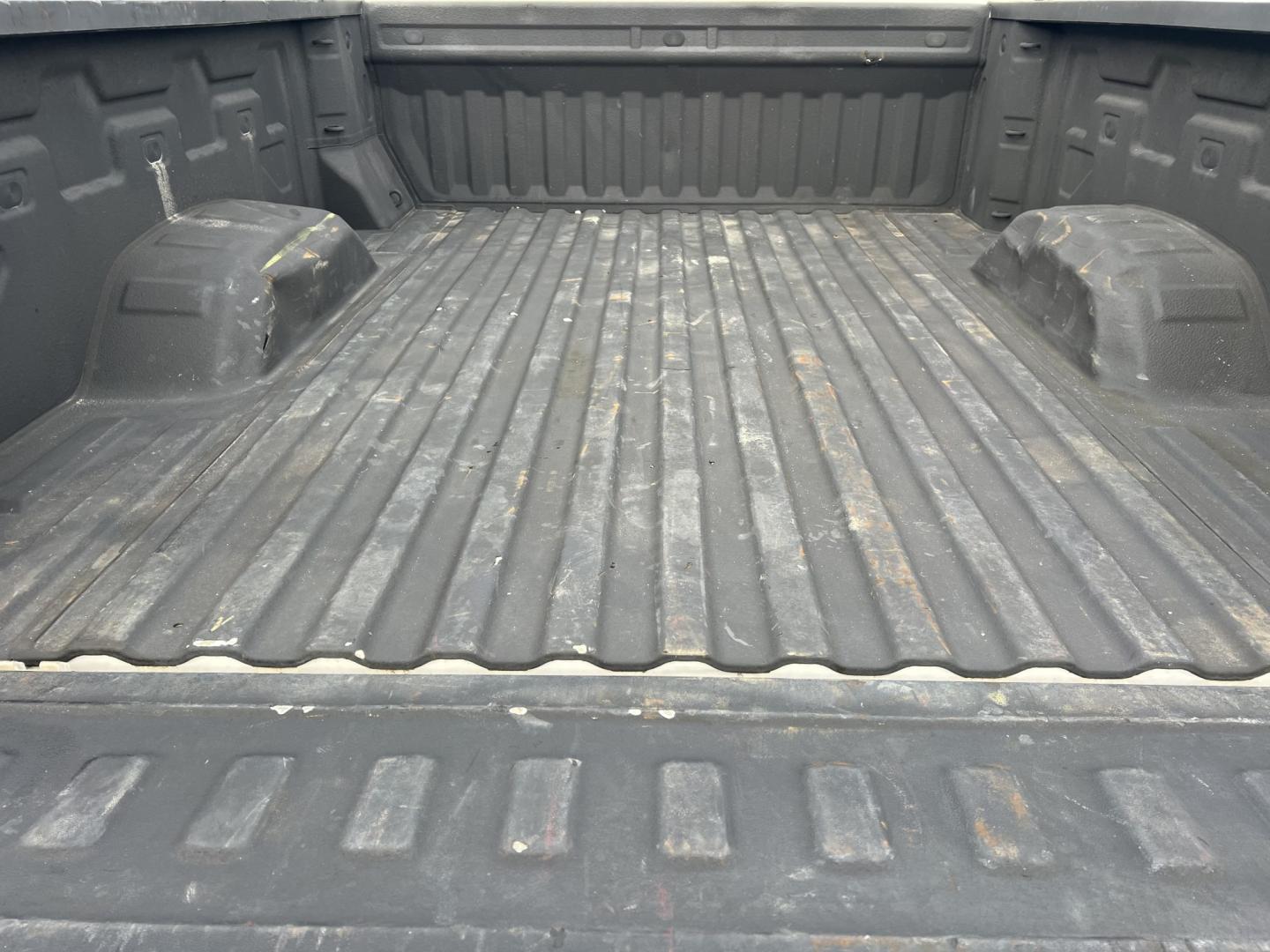 2020 White /Gray Chevrolet Silverado 2500HD Work Truck (1GC4YLE76LF) with an 6.6L V8 OHV 16V engine, 6-Speed Automatic transmission, located at 4520 Airline Hwy, Baton Rouge, LA, 70805, (225) 357-1497, 30.509325, -91.145432 - 2020 Chevrolet Silverado 2500HD Crew Cab 4X4 **ONE OWNER & NO ACCIDENTS** 6.6 V8 Gas, 128K Miles, Power Windows, Locks & Mirrors, Cold A/C, Backup Camera, Spray In Bedliner, Tow Package. FOR INFO PLEASE CONTACT JEFF AT 225-413-0981. CHECK OUT OUR A+ RATING WITH THE BETTER BUSINESS BUREAU. WE HAVE BE- Photo#8
