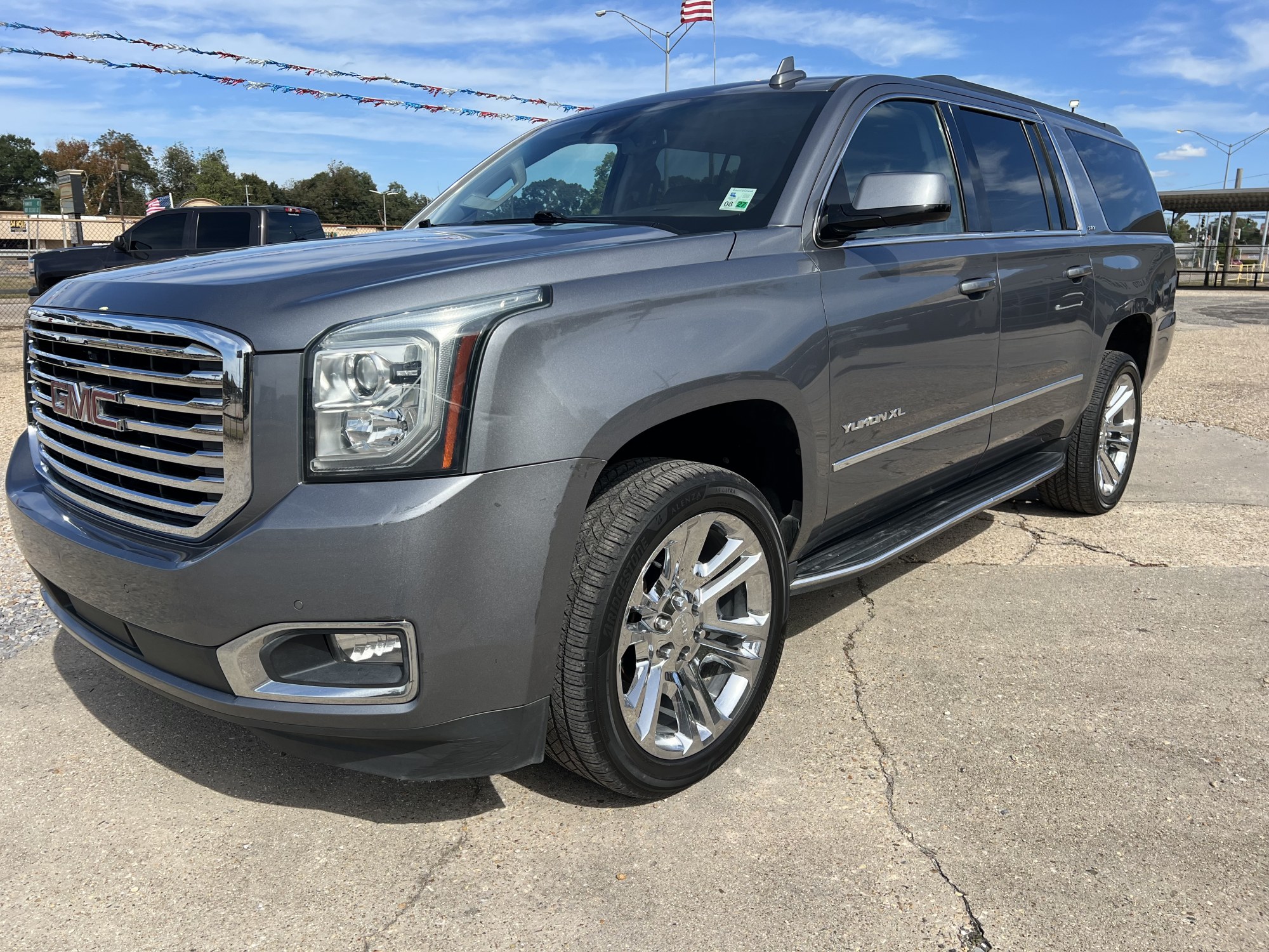 photo of 2018 GMC Yukon XL SLT
