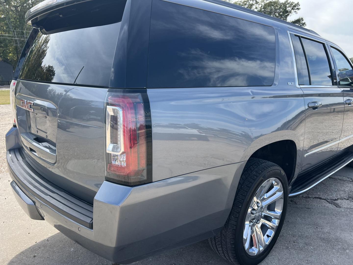 2018 Gray Metallic /Black GMC Yukon XL SLT (1GKS1GKC7JR) with an 5.3L V8 engine, 6-Speed Automatic transmission, located at 4520 Airline Hwy, Baton Rouge, LA, 70805, (225) 357-1497, 30.509325, -91.145432 - 2018 GMC Yukon XL SLT 2WD 5.3 V8 Gas, 132K Miles, Heated & Cooled Leather, Seats 7, Sunroof, DVD, Bose Stereo, All Power, Cold A/C, Power Liftgate, Backup Camera, Tow Package. Has Some Minor Scratches. FOR INFO PLEASE CONTACT JEFF AT 225-413-0981. CHECK OUT OUR A+ RATING WITH THE BETTER BUSINESS BU- Photo#5
