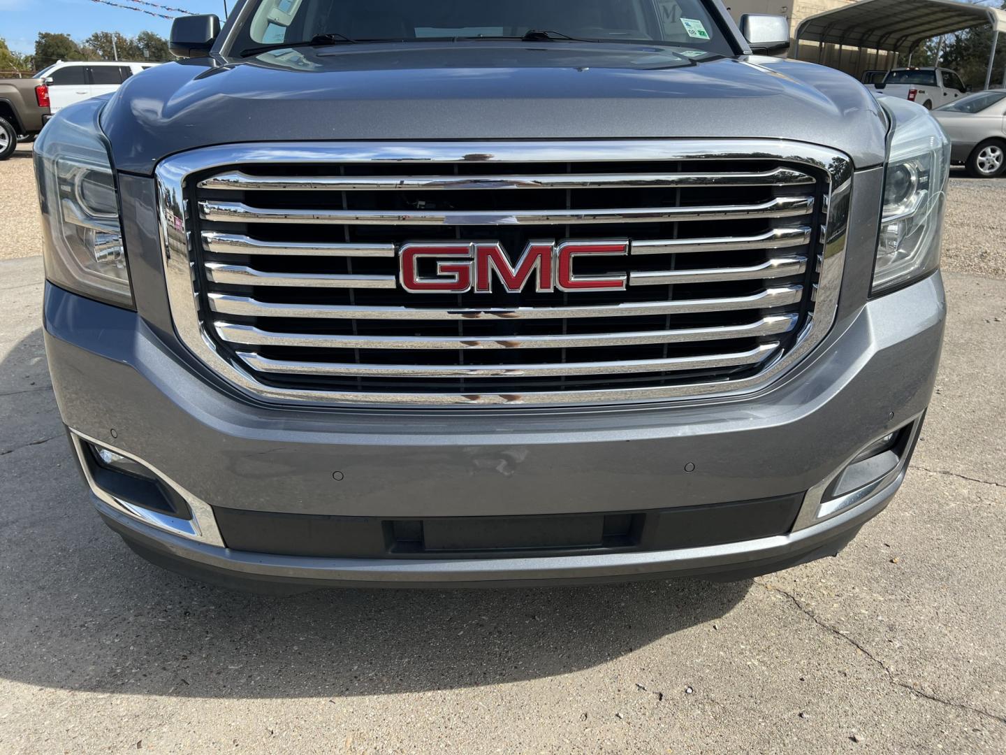 2018 Gray Metallic /Black GMC Yukon XL SLT (1GKS1GKC7JR) with an 5.3L V8 engine, 6-Speed Automatic transmission, located at 4520 Airline Hwy, Baton Rouge, LA, 70805, (225) 357-1497, 30.509325, -91.145432 - 2018 GMC Yukon XL SLT 2WD 5.3 V8 Gas, 132K Miles, Heated & Cooled Leather, Seats 7, Sunroof, DVD, Bose Stereo, All Power, Cold A/C, Power Liftgate, Backup Camera, Tow Package. Has Some Minor Scratches. FOR INFO PLEASE CONTACT JEFF AT 225-413-0981. CHECK OUT OUR A+ RATING WITH THE BETTER BUSINESS BU- Photo#2
