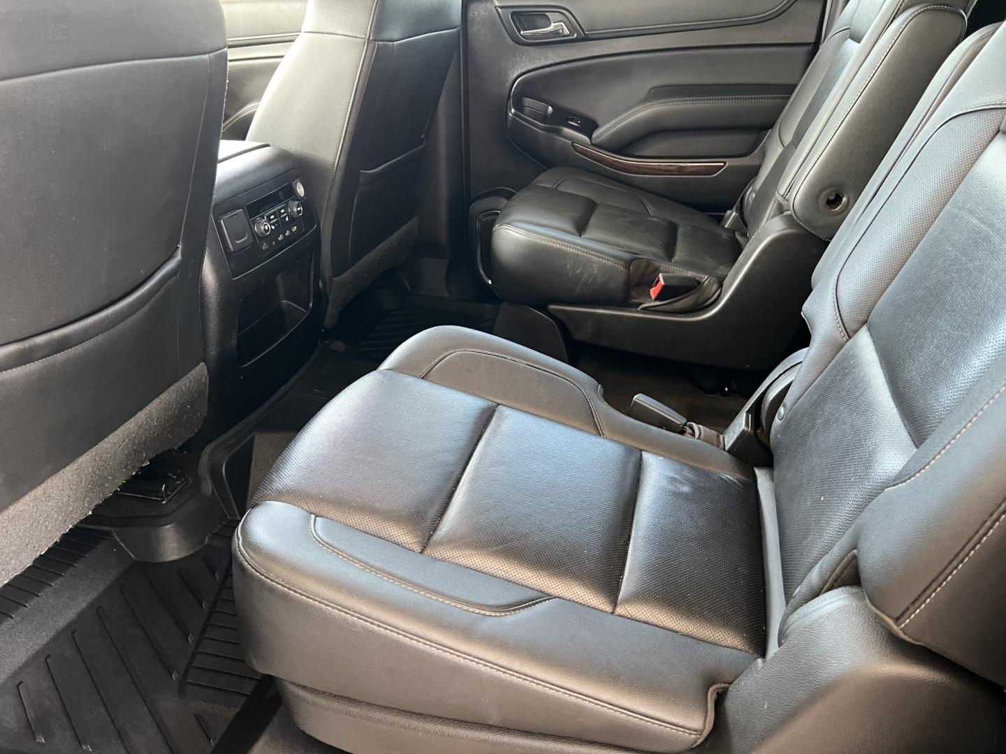 2018 Gray Metallic /Black GMC Yukon XL SLT (1GKS1GKC7JR) with an 5.3L V8 engine, 6-Speed Automatic transmission, located at 4520 Airline Hwy, Baton Rouge, LA, 70805, (225) 357-1497, 30.509325, -91.145432 - 2018 GMC Yukon XL SLT 2WD 5.3 V8 Gas, 132K Miles, Heated & Cooled Leather, Seats 7, Sunroof, DVD, Bose Stereo, All Power, Cold A/C, Power Liftgate, Backup Camera, Tow Package. Has Some Minor Scratches. FOR INFO PLEASE CONTACT JEFF AT 225-413-0981. CHECK OUT OUR A+ RATING WITH THE BETTER BUSINESS BU- Photo#13