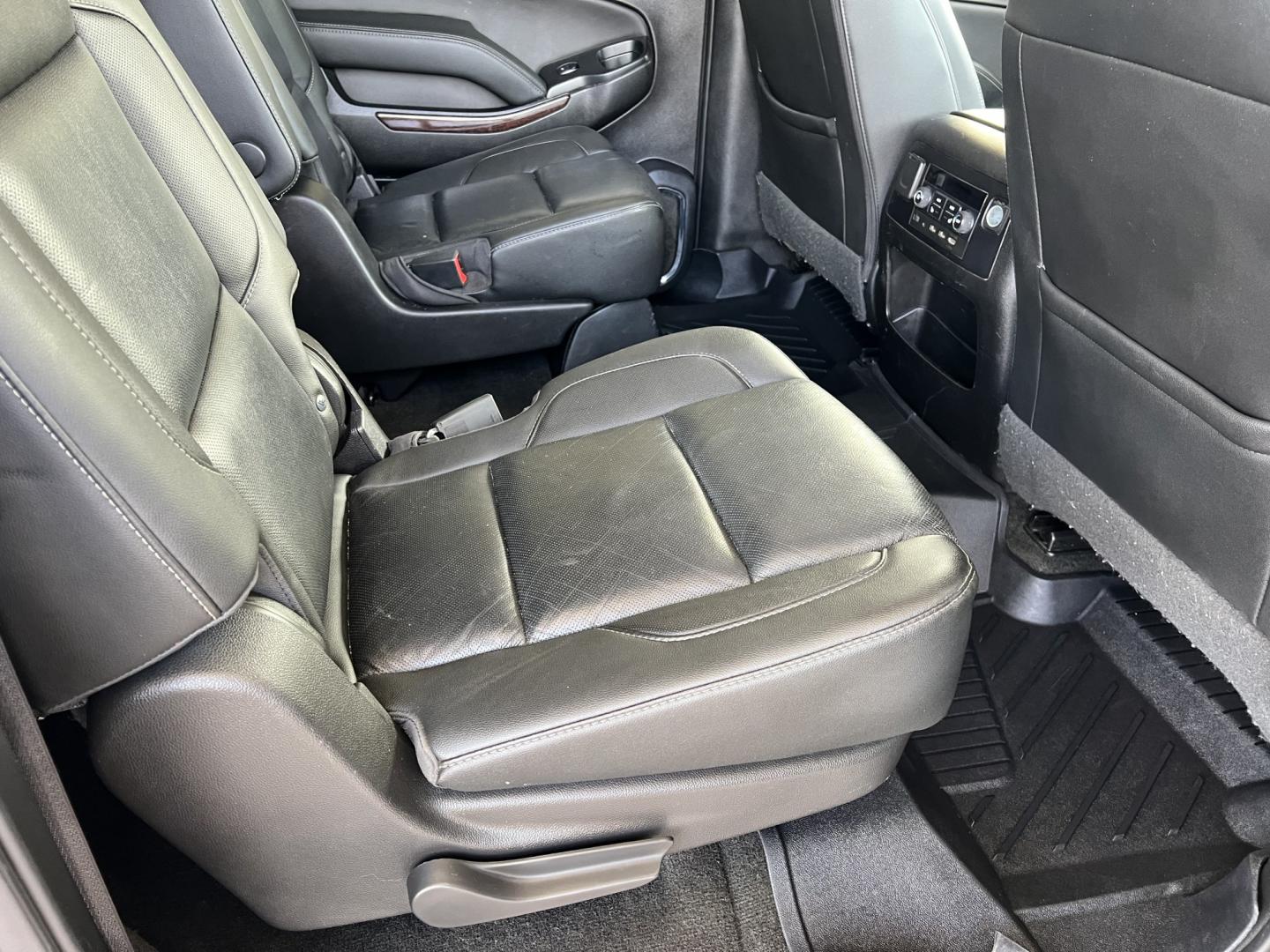 2018 Gray Metallic /Black GMC Yukon XL SLT (1GKS1GKC7JR) with an 5.3L V8 engine, 6-Speed Automatic transmission, located at 4520 Airline Hwy, Baton Rouge, LA, 70805, (225) 357-1497, 30.509325, -91.145432 - 2018 GMC Yukon XL SLT 2WD 5.3 V8 Gas, 132K Miles, Heated & Cooled Leather, Seats 7, Sunroof, DVD, Bose Stereo, All Power, Cold A/C, Power Liftgate, Backup Camera, Tow Package. Has Some Minor Scratches. FOR INFO PLEASE CONTACT JEFF AT 225-413-0981. CHECK OUT OUR A+ RATING WITH THE BETTER BUSINESS BU- Photo#12