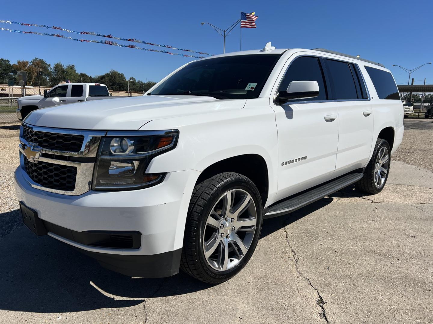 2018 White /Tan Chevrolet Suburban LT (1GNSCHKCXJR) with an 5.3L V8 engine, 6-Speed Automatic transmission, located at 4520 Airline Hwy, Baton Rouge, LA, 70805, (225) 357-1497, 30.509325, -91.145432 - 2018 Chevrolet Suburban LT 2WD **NO ACCIDENTS** 5.3 V8 Gas, 161K Miles, Heated Leather, Seats 7, Bose Stereo, All Power, Cold A/C, Power Liftgate, Backup Camera, Tow Package. FOR INFO PLEASE CONTACT JEFF AT 225-413-0981. CHECK OUT OUR A+ RATING WITH THE BETTER BUSINESS BUREAU. WE HAVE BEEN A FAMILY- Photo#0