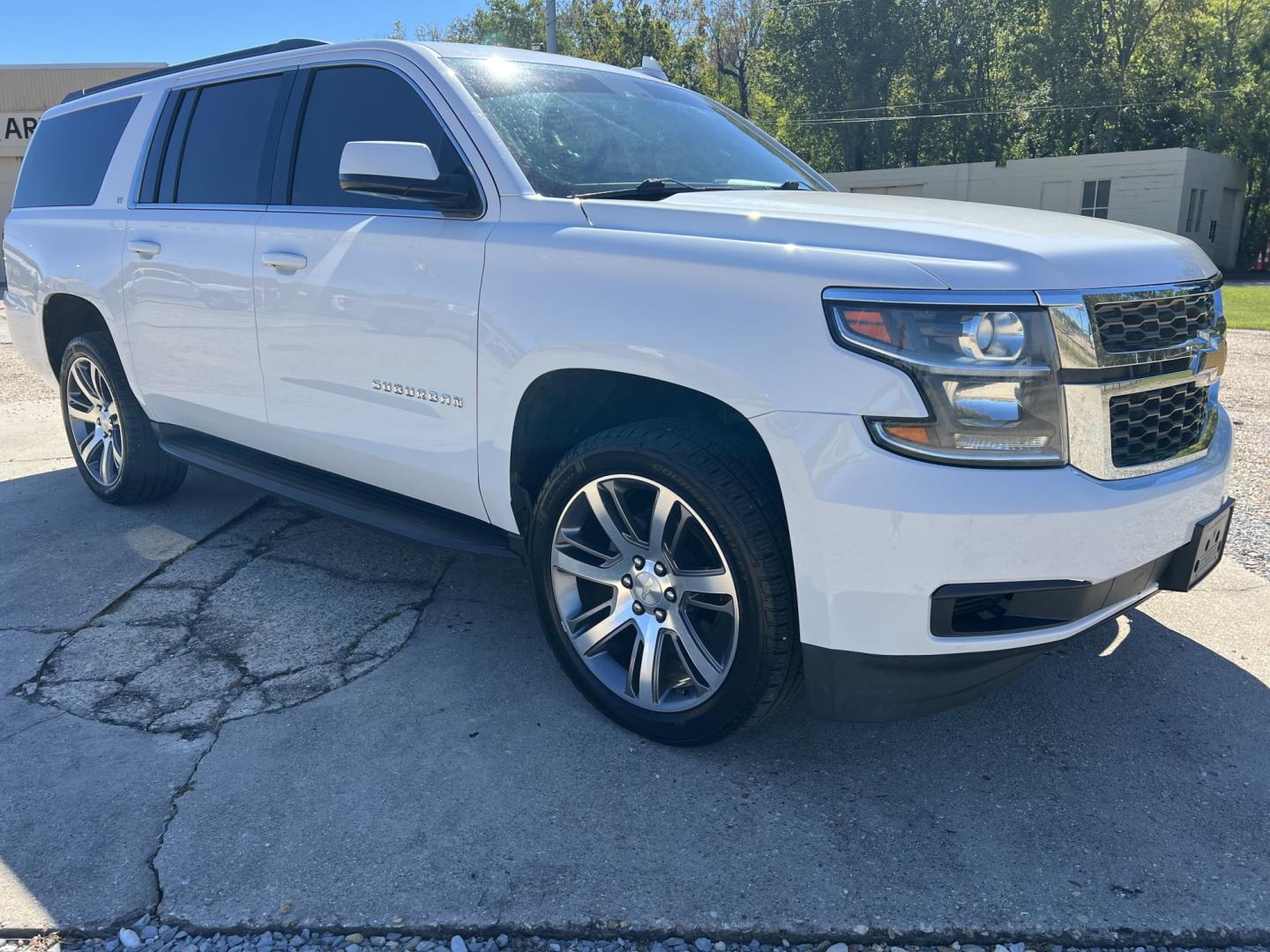 2018 White /Tan Chevrolet Suburban LT (1GNSCHKCXJR) with an 5.3L V8 engine, 6-Speed Automatic transmission, located at 4520 Airline Hwy, Baton Rouge, LA, 70805, (225) 357-1497, 30.509325, -91.145432 - 2018 Chevrolet Suburban LT 2WD **NO ACCIDENTS** 5.3 V8 Gas, 161K Miles, Heated Leather, Seats 7, Bose Stereo, All Power, Cold A/C, Power Liftgate, Backup Camera, Tow Package. FOR INFO PLEASE CONTACT JEFF AT 225-413-0981. CHECK OUT OUR A+ RATING WITH THE BETTER BUSINESS BUREAU. WE HAVE BEEN A FAMILY- Photo#3