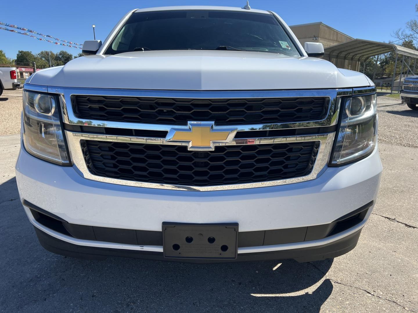 2018 White /Tan Chevrolet Suburban LT (1GNSCHKCXJR) with an 5.3L V8 engine, 6-Speed Automatic transmission, located at 4520 Airline Hwy, Baton Rouge, LA, 70805, (225) 357-1497, 30.509325, -91.145432 - 2018 Chevrolet Suburban LT 2WD **NO ACCIDENTS** 5.3 V8 Gas, 161K Miles, Heated Leather, Seats 7, Bose Stereo, All Power, Cold A/C, Power Liftgate, Backup Camera, Tow Package. FOR INFO PLEASE CONTACT JEFF AT 225-413-0981. CHECK OUT OUR A+ RATING WITH THE BETTER BUSINESS BUREAU. WE HAVE BEEN A FAMILY- Photo#2
