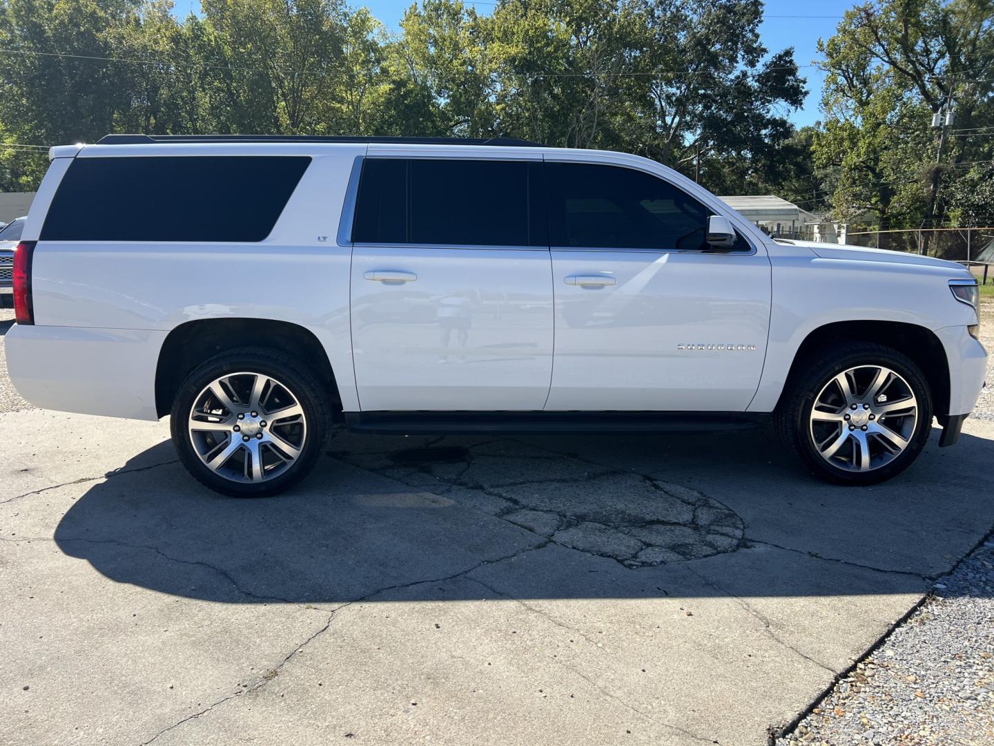 2018 White /Tan Chevrolet Suburban LT (1GNSCHKCXJR) with an 5.3L V8 engine, 6-Speed Automatic transmission, located at 4520 Airline Hwy, Baton Rouge, LA, 70805, (225) 357-1497, 30.509325, -91.145432 - 2018 Chevrolet Suburban LT 2WD **NO ACCIDENTS** 5.3 V8 Gas, 161K Miles, Heated Leather, Seats 7, Bose Stereo, All Power, Cold A/C, Power Liftgate, Backup Camera, Tow Package. FOR INFO PLEASE CONTACT JEFF AT 225-413-0981. CHECK OUT OUR A+ RATING WITH THE BETTER BUSINESS BUREAU. WE HAVE BEEN A FAMILY- Photo#4