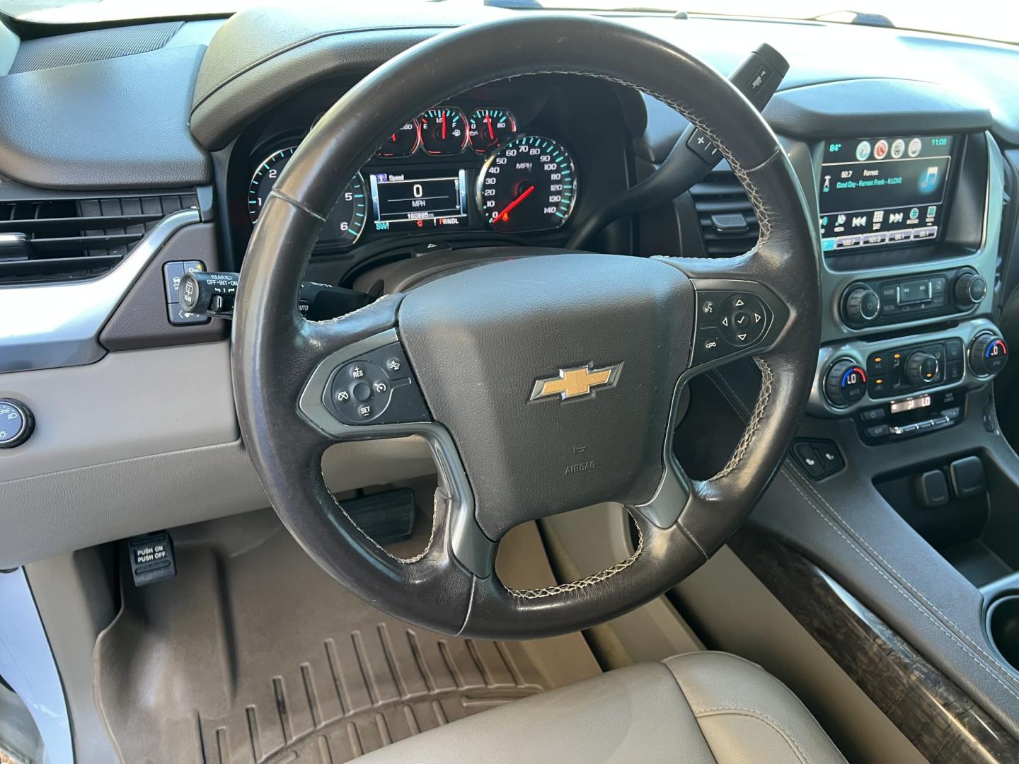 2018 White /Tan Chevrolet Suburban LT (1GNSCHKCXJR) with an 5.3L V8 engine, 6-Speed Automatic transmission, located at 4520 Airline Hwy, Baton Rouge, LA, 70805, (225) 357-1497, 30.509325, -91.145432 - 2018 Chevrolet Suburban LT 2WD **NO ACCIDENTS** 5.3 V8 Gas, 161K Miles, Heated Leather, Seats 7, Bose Stereo, All Power, Cold A/C, Power Liftgate, Backup Camera, Tow Package. FOR INFO PLEASE CONTACT JEFF AT 225-413-0981. CHECK OUT OUR A+ RATING WITH THE BETTER BUSINESS BUREAU. WE HAVE BEEN A FAMILY- Photo#10
