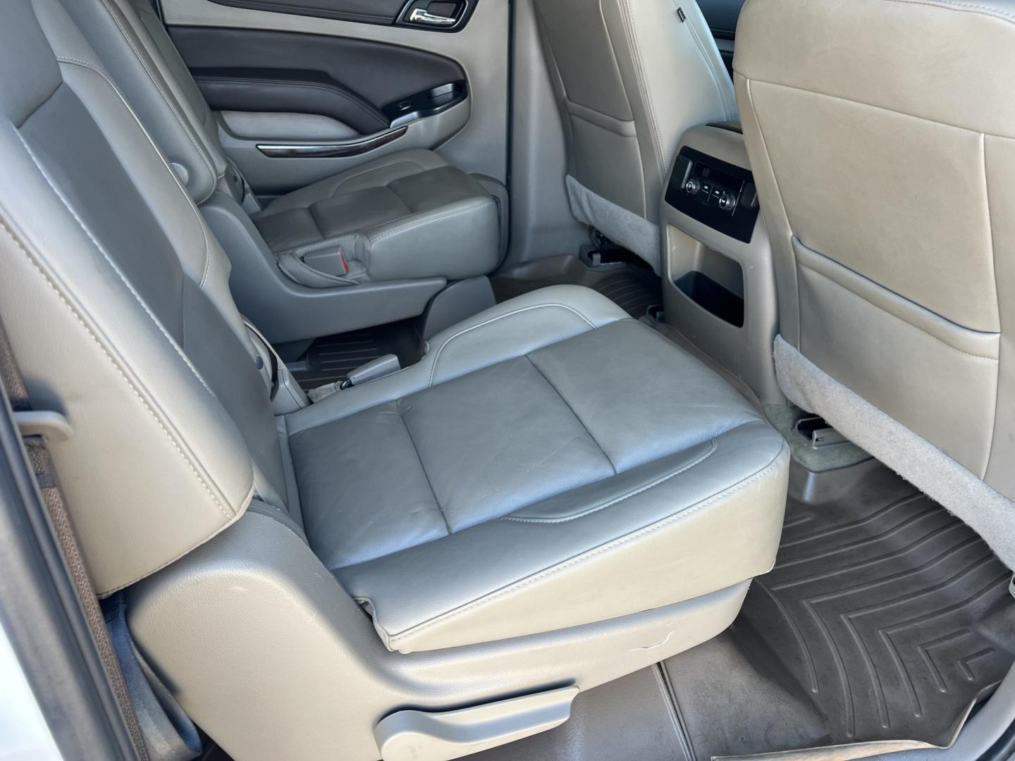 2018 White /Tan Chevrolet Suburban LT (1GNSCHKCXJR) with an 5.3L V8 engine, 6-Speed Automatic transmission, located at 4520 Airline Hwy, Baton Rouge, LA, 70805, (225) 357-1497, 30.509325, -91.145432 - 2018 Chevrolet Suburban LT 2WD **NO ACCIDENTS** 5.3 V8 Gas, 161K Miles, Heated Leather, Seats 7, Bose Stereo, All Power, Cold A/C, Power Liftgate, Backup Camera, Tow Package. FOR INFO PLEASE CONTACT JEFF AT 225-413-0981. CHECK OUT OUR A+ RATING WITH THE BETTER BUSINESS BUREAU. WE HAVE BEEN A FAMILY- Photo#13