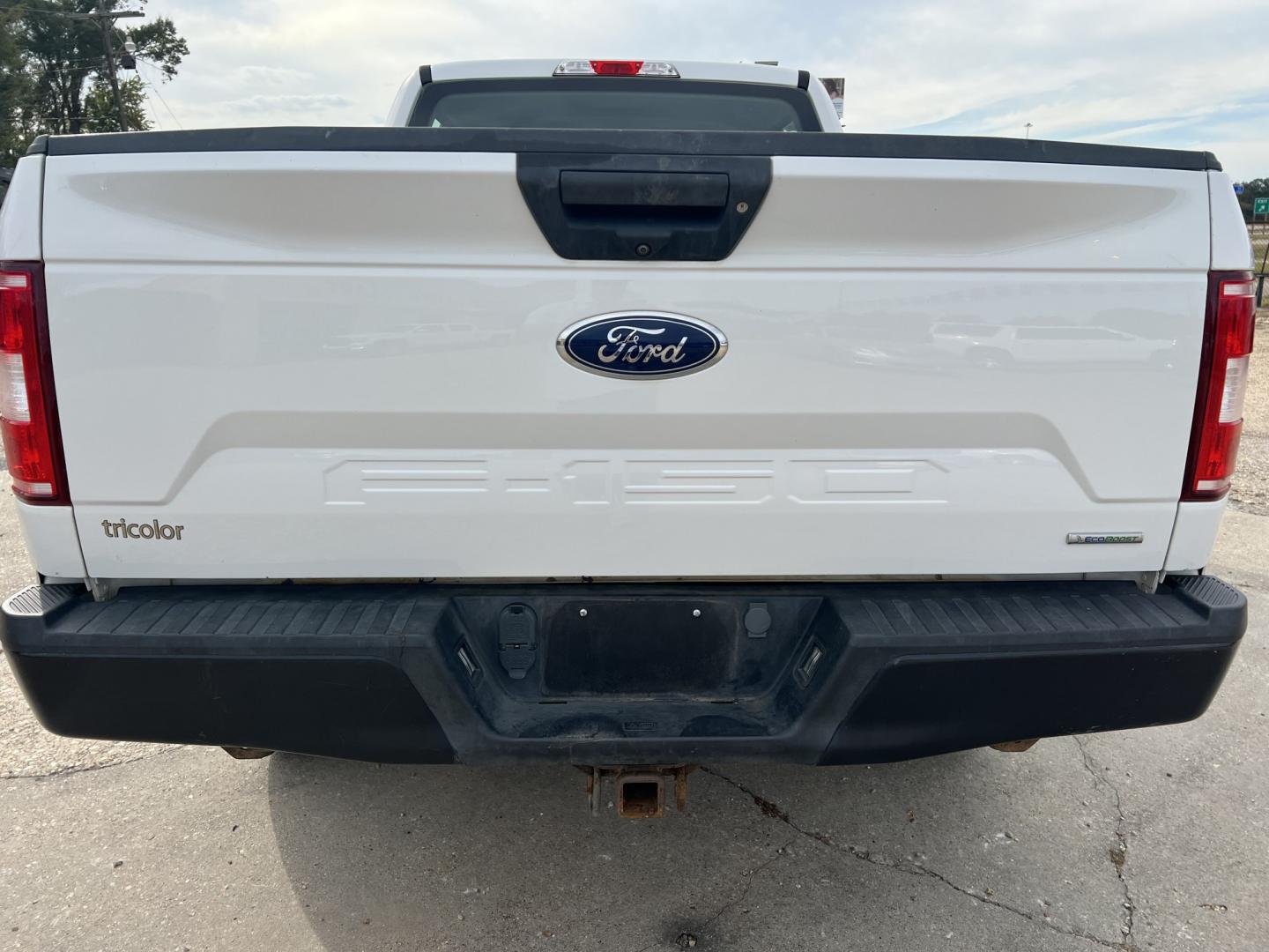 2019 White /Gray Ford F-150 XL (1FTFW1E43KF) with an 3.5L V6 EcoBoost engine, 10 Speed Automatic transmission, located at 4520 Airline Hwy, Baton Rouge, LA, 70805, (225) 357-1497, 30.509325, -91.145432 - 2019 Ford F-150 SuperCrew XL 4X4 **NO ACCIDENTS** 3.5 V6 EcoBoost Gas, 117K Miles, 6.5 Ft Bed, Cold A/C, Seats 6, Tow Package. FOR INFO PLEASE CONTACT JEFF AT 225-413-0981. CHECK OUT OUR A+ RATING WITH THE BETTER BUSINESS BUREAU. WE HAVE BEEN A FAMILY OWNED AND OPERATED BUSINESS AT THE SAME LOCATIO- Photo#6