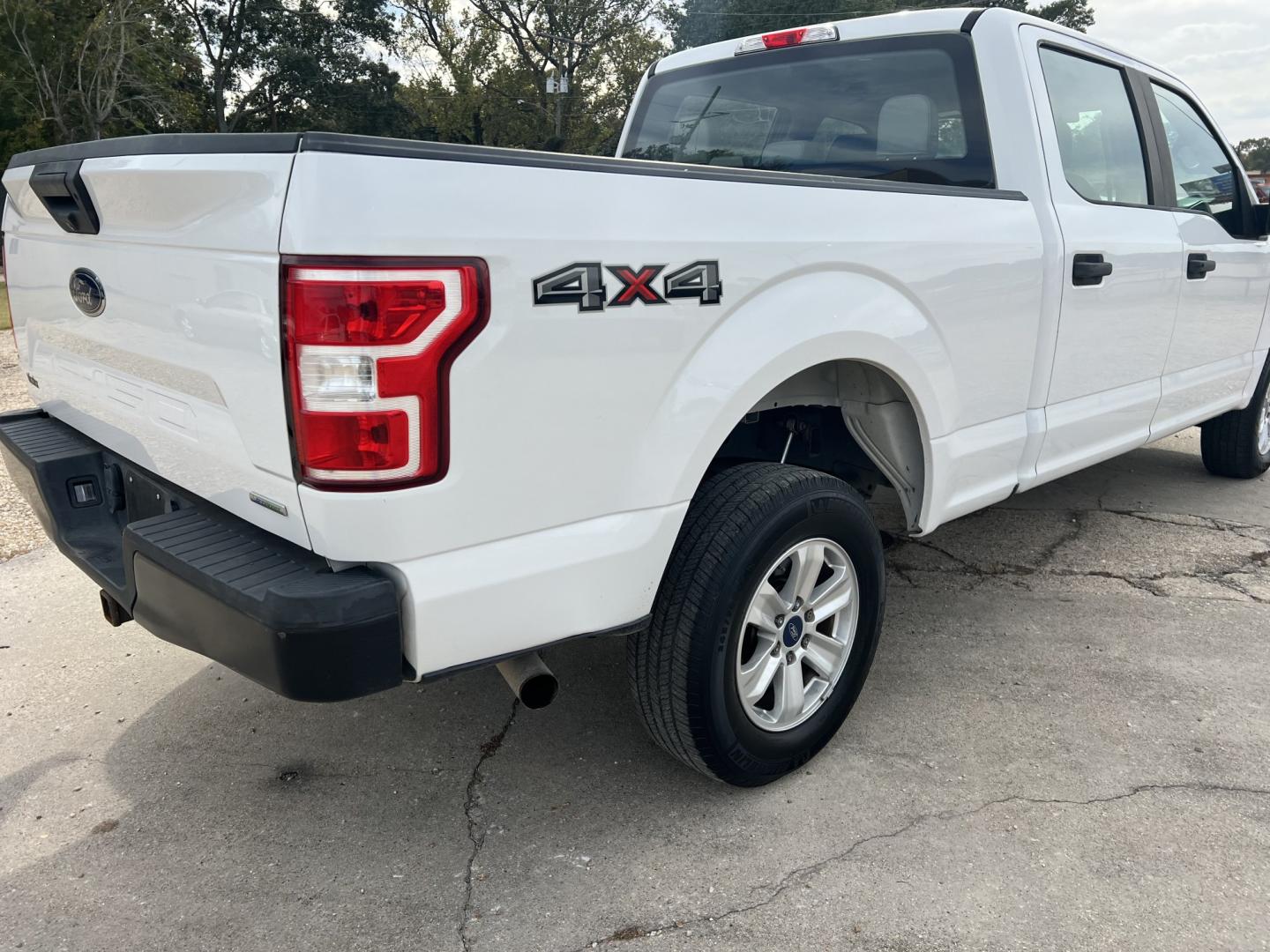 2019 White /Gray Ford F-150 XL (1FTFW1E43KF) with an 3.5L V6 EcoBoost engine, 10 Speed Automatic transmission, located at 4520 Airline Hwy, Baton Rouge, LA, 70805, (225) 357-1497, 30.509325, -91.145432 - 2019 Ford F-150 SuperCrew XL 4X4 **NO ACCIDENTS** 3.5 V6 EcoBoost Gas, 117K Miles, 6.5 Ft Bed, Cold A/C, Seats 6, Tow Package. FOR INFO PLEASE CONTACT JEFF AT 225-413-0981. CHECK OUT OUR A+ RATING WITH THE BETTER BUSINESS BUREAU. WE HAVE BEEN A FAMILY OWNED AND OPERATED BUSINESS AT THE SAME LOCATIO- Photo#5