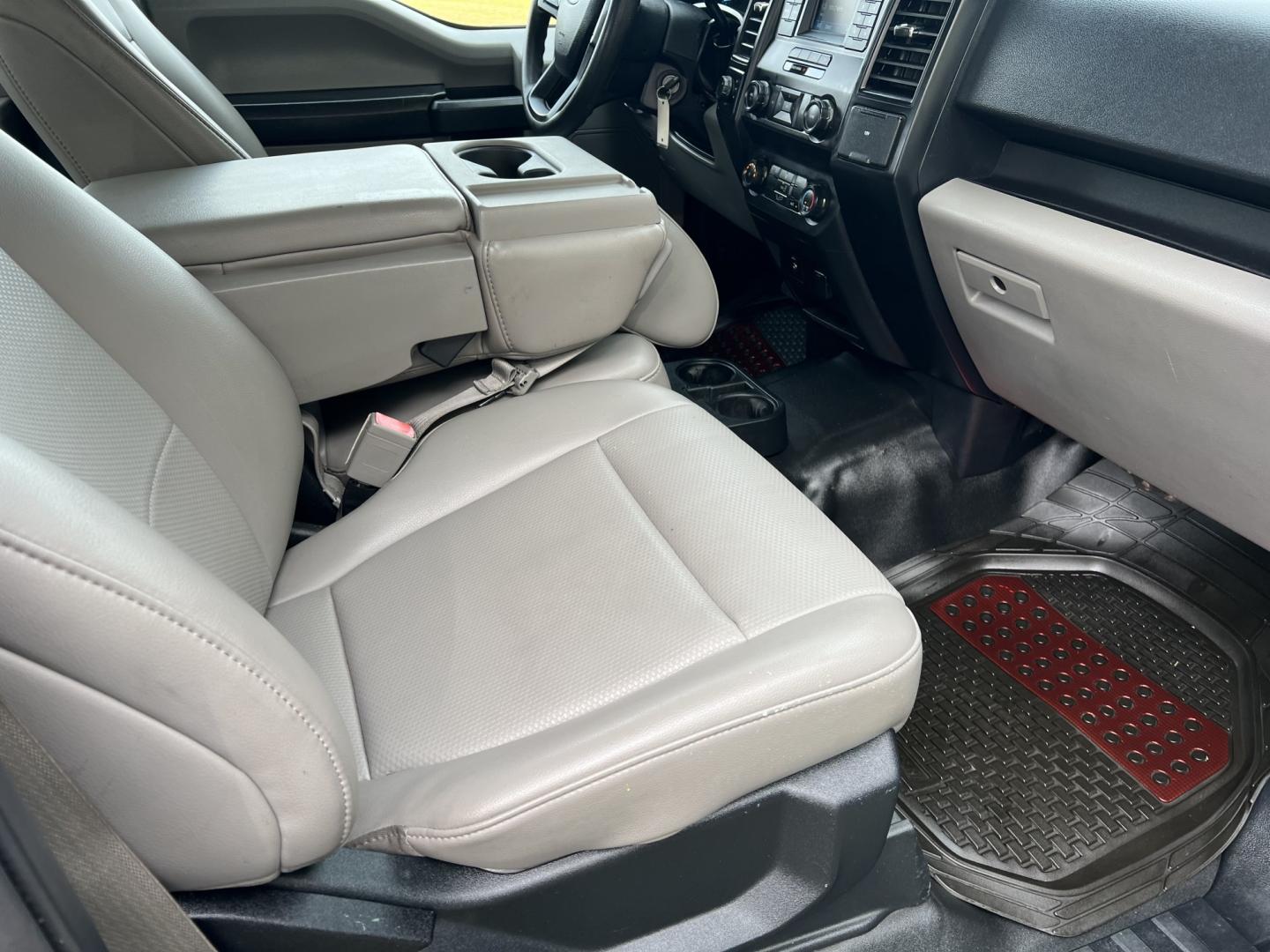 2019 White /Gray Ford F-150 XL (1FTFW1E43KF) with an 3.5L V6 EcoBoost engine, 10 Speed Automatic transmission, located at 4520 Airline Hwy, Baton Rouge, LA, 70805, (225) 357-1497, 30.509325, -91.145432 - 2019 Ford F-150 SuperCrew XL 4X4 **NO ACCIDENTS** 3.5 V6 EcoBoost Gas, 117K Miles, 6.5 Ft Bed, Cold A/C, Seats 6, Tow Package. FOR INFO PLEASE CONTACT JEFF AT 225-413-0981. CHECK OUT OUR A+ RATING WITH THE BETTER BUSINESS BUREAU. WE HAVE BEEN A FAMILY OWNED AND OPERATED BUSINESS AT THE SAME LOCATIO- Photo#11